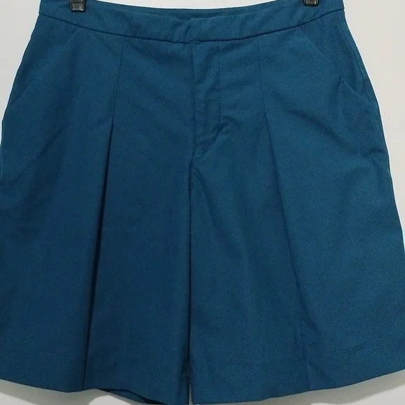 Lululemon women's Bermuda shorts size 6